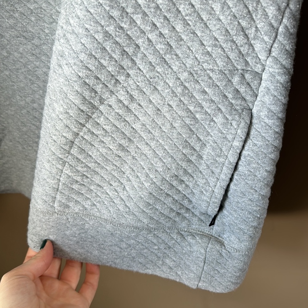 Quilted pattern, RBX sweater - Picture 3 of 3